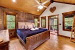 Mountain Echoes - Upper Level Master King Suite with private deck